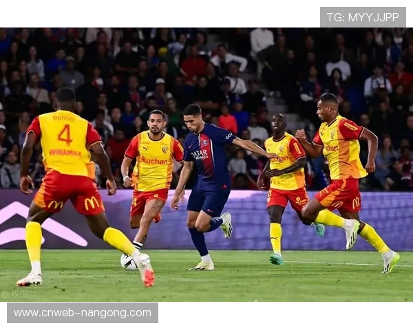 巴黎圣日耳曼赛季15胜，主场狂胜巩固冠军争夺主动权