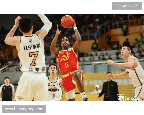 季后赛首轮裁判名单公布,包括三名外籍裁判