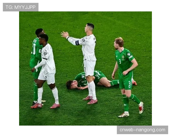 比赛突发：雷恩队后卫染红离场，球队少打一人