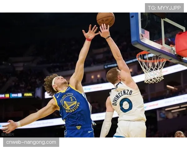 关键时刻镜头：勇士“死亡五小”完成连续五次防守轮转迫使24秒违例